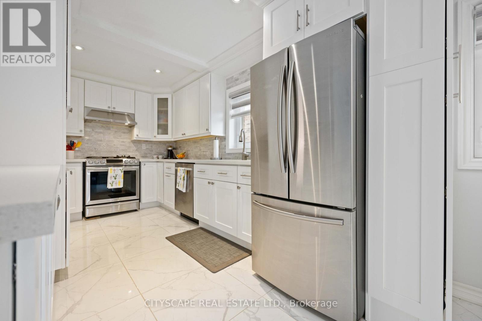 39 Bentworth Avenue, Toronto, Ontario  M6A 1P1 - Photo 12 - W12163284
