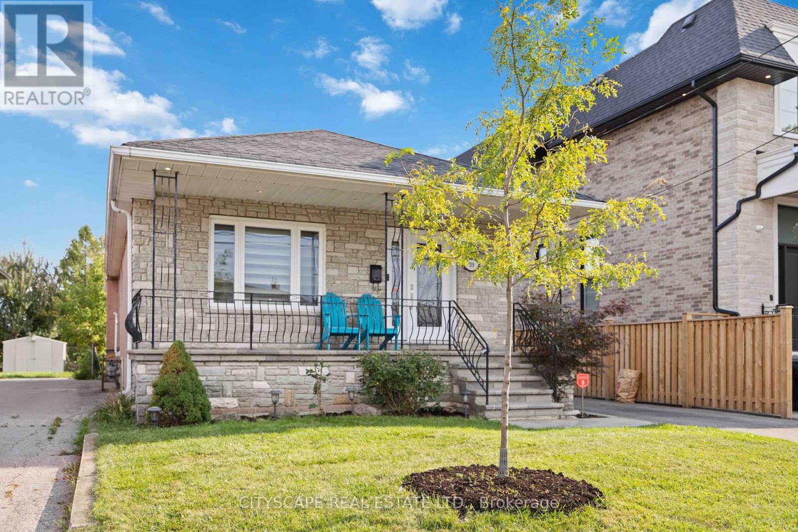 39 Bentworth Avenue, Toronto, Ontario  M6A 1P1 - Photo 2 - W12163284