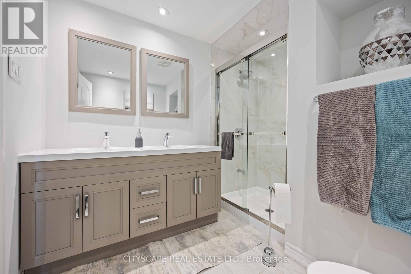 39 Bentworth Avenue, Toronto, Ontario  M6A 1P1 - Photo 24 - W12163284