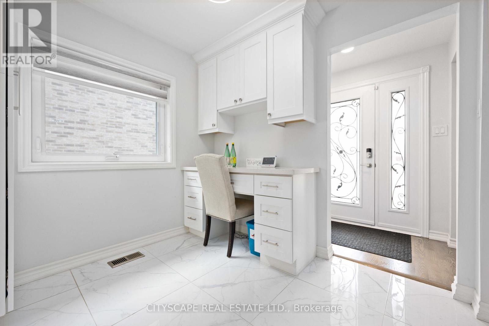 39 Bentworth Avenue, Toronto, Ontario  M6A 1P1 - Photo 5 - W12163284