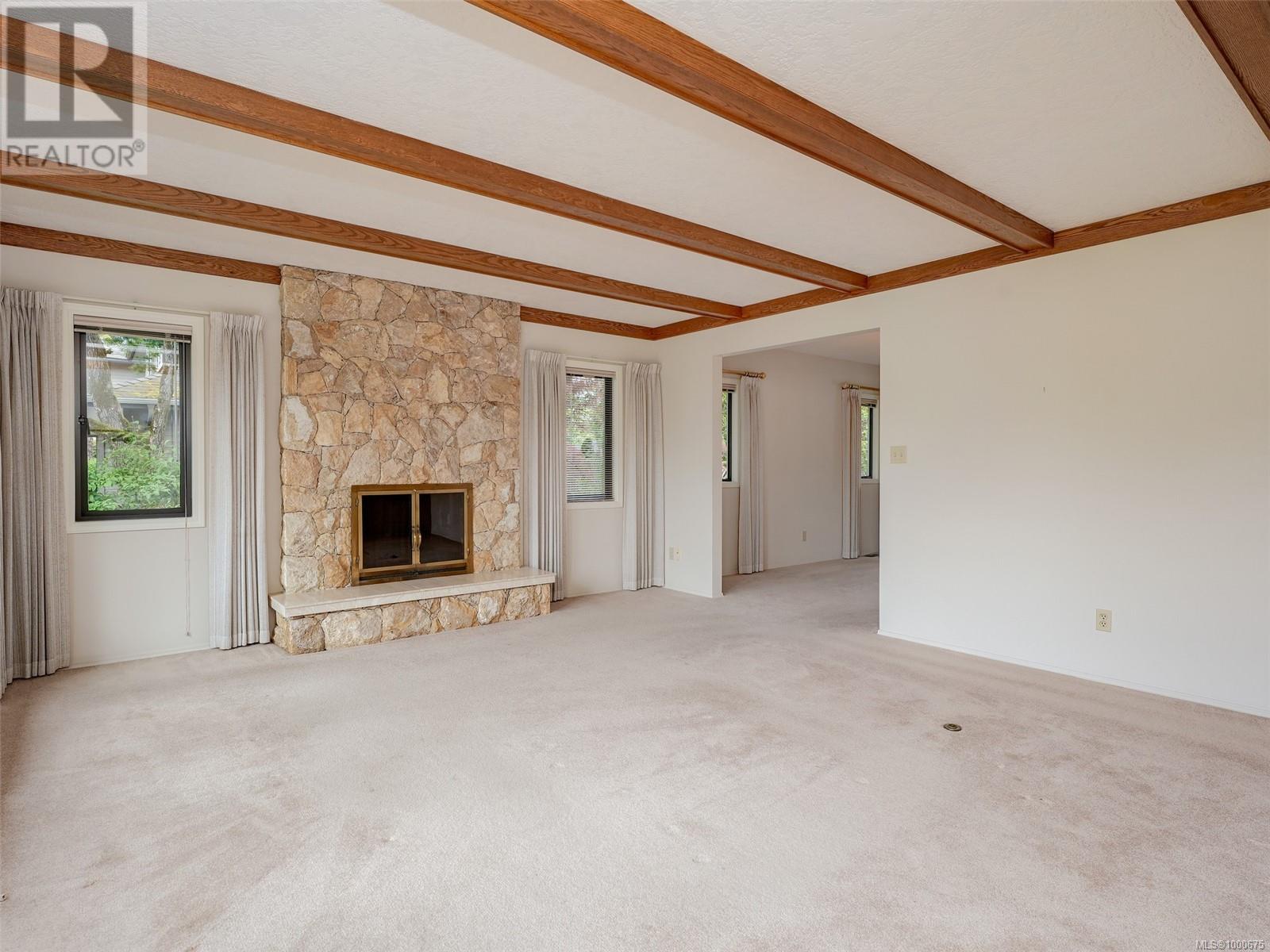 Property at 102 High St image 4