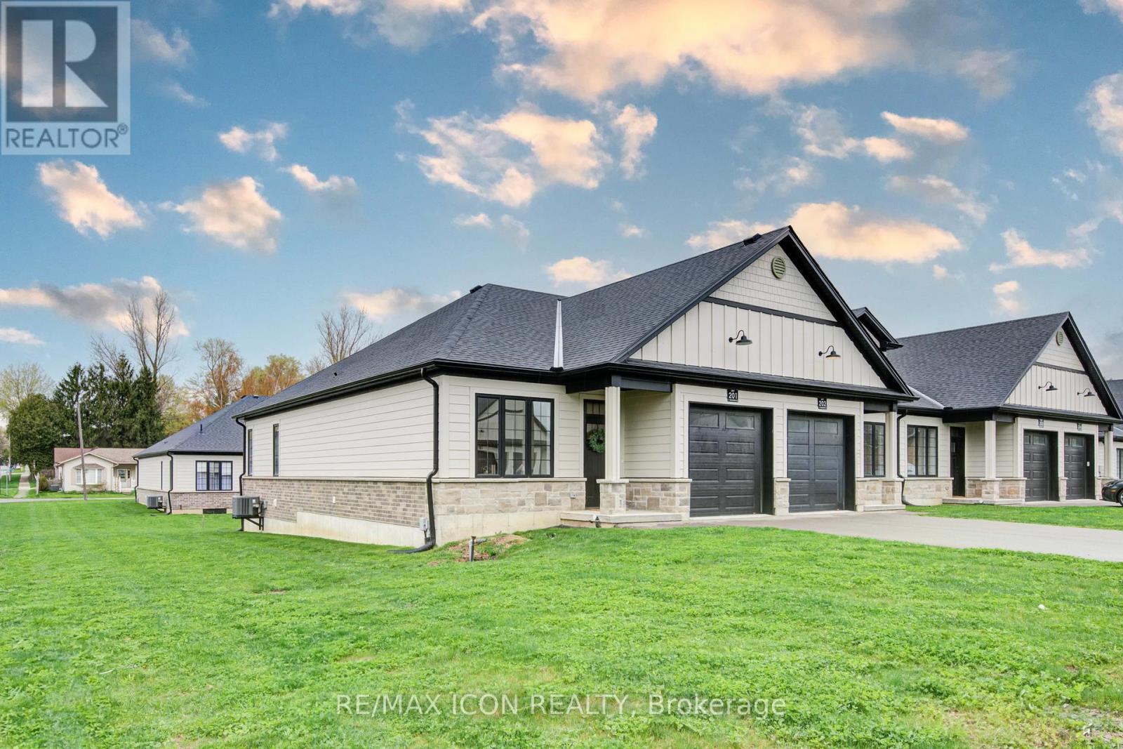 Property at 201 - 12 WASHINGTON STREET image 4