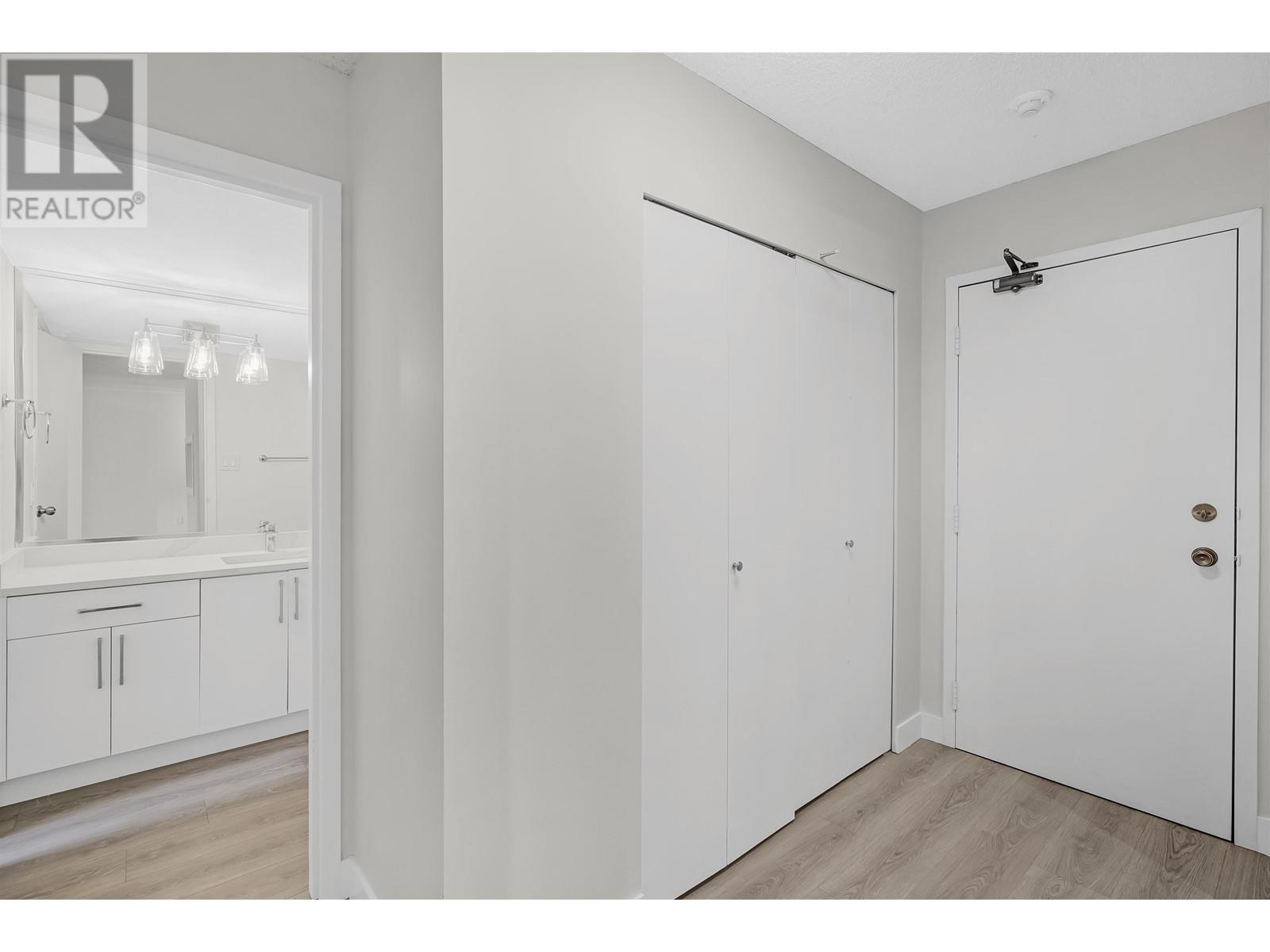 309 385 Ginger Drive, New Westminster, British Columbia  V3L 5L6 - Photo 3 - R3005364
