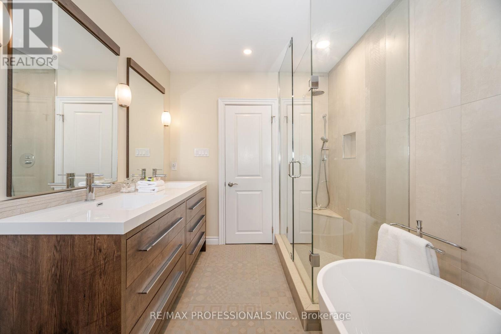 8 Silverthorne Bush Drive, Toronto, Ontario  M9C 2X5 - Photo 28 - W12161836
