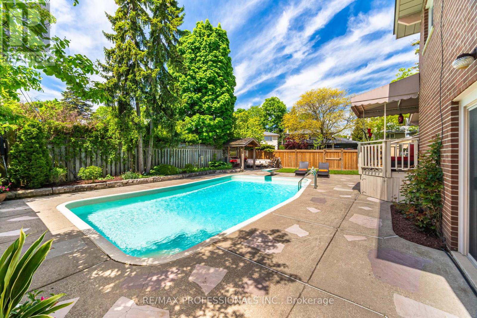 8 Silverthorne Bush Drive, Toronto, Ontario  M9C 2X5 - Photo 41 - W12161836
