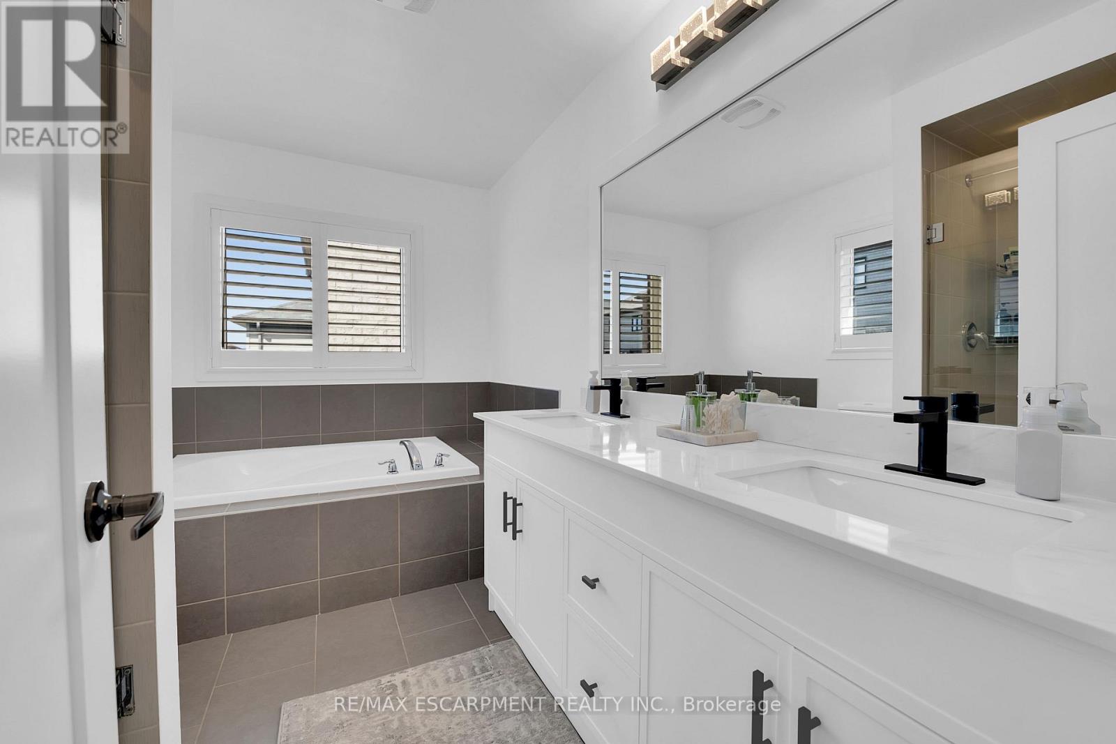 72 Aldgate Avenue, Hamilton, Ontario  L8J 0J1 - Photo 36 - X12163149