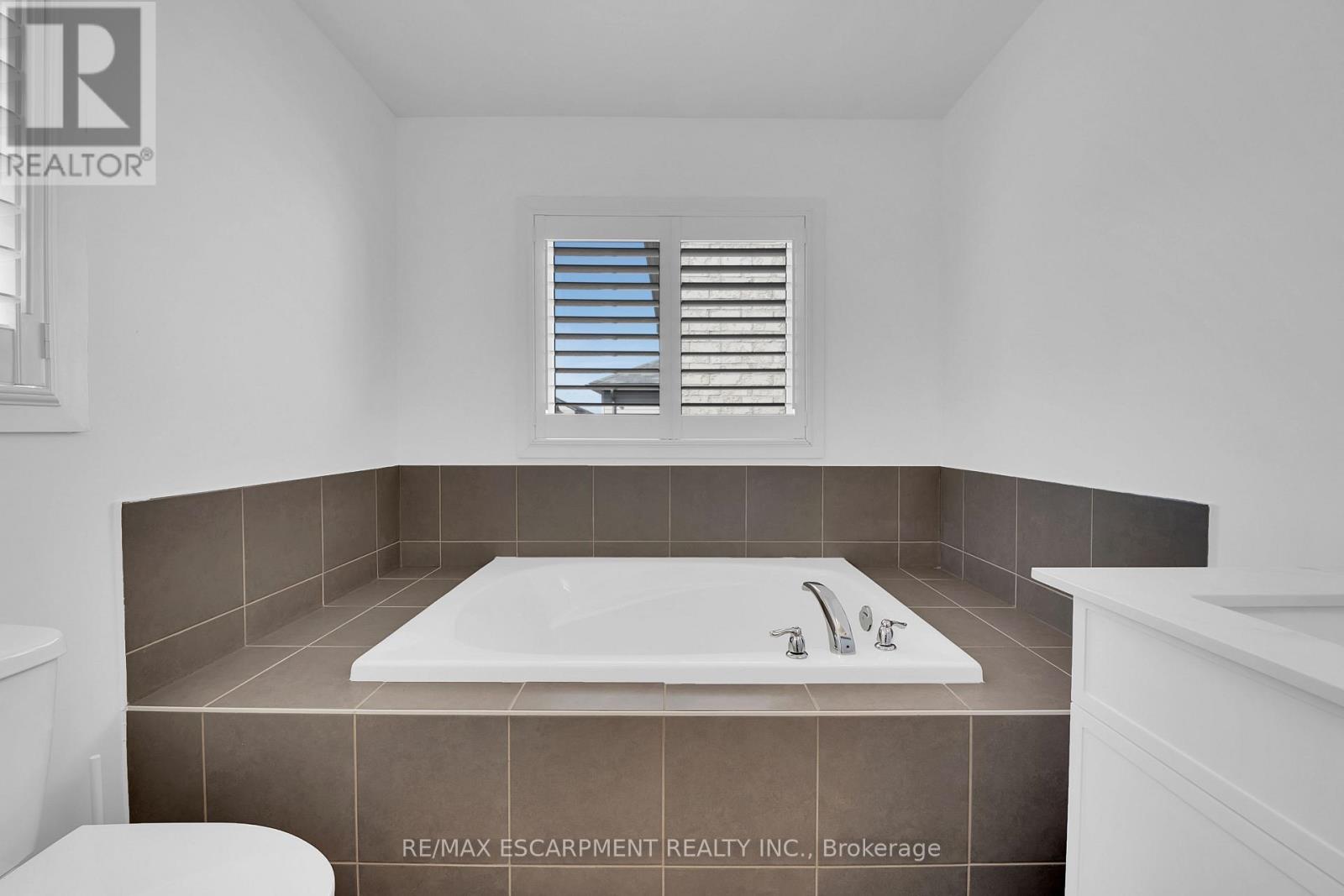 72 Aldgate Avenue, Hamilton, Ontario  L8J 0J1 - Photo 37 - X12163149