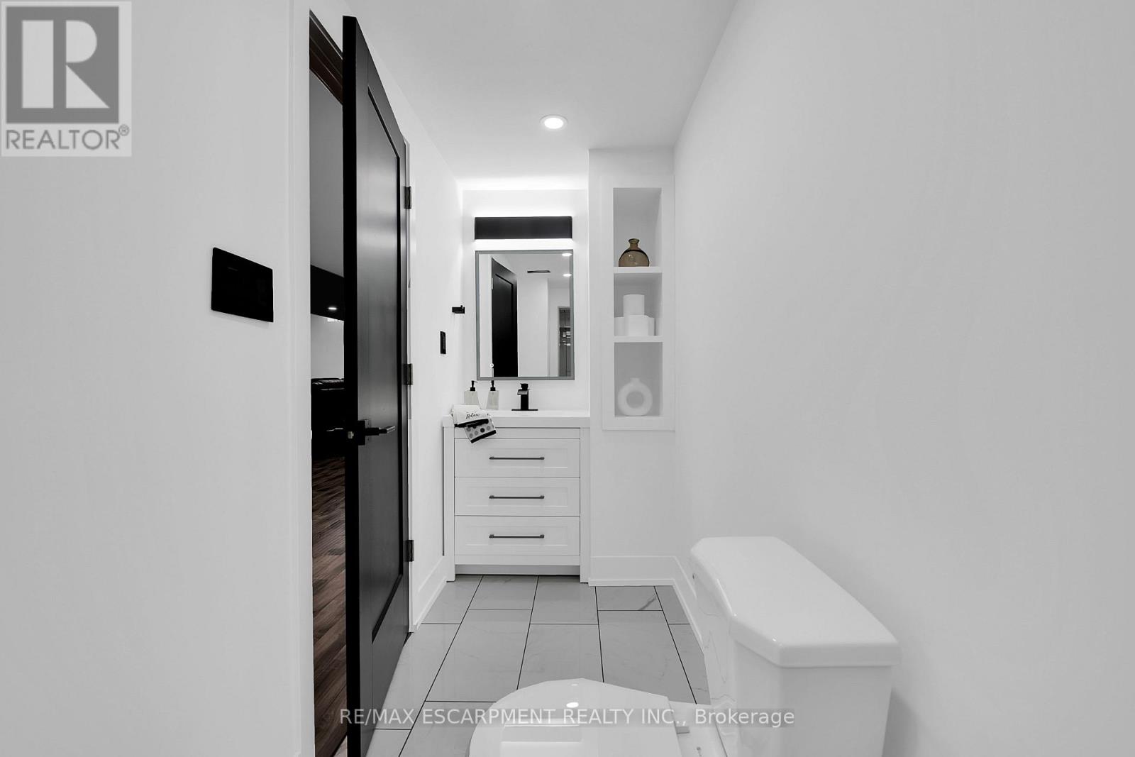 72 Aldgate Avenue, Hamilton, Ontario  L8J 0J1 - Photo 45 - X12163149