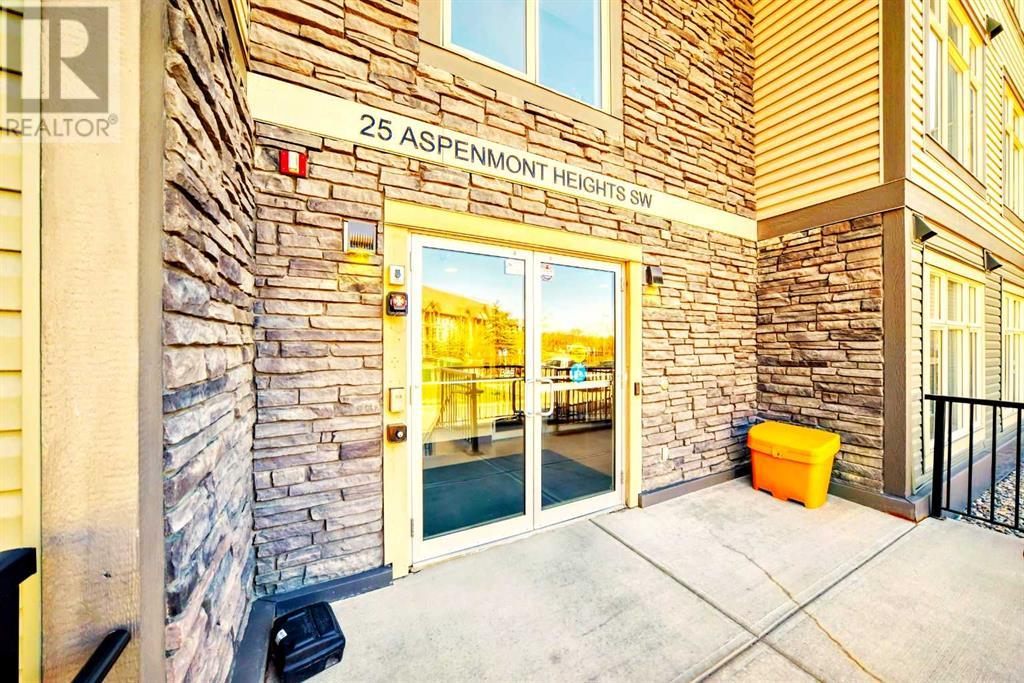 202, 25 Aspenmont Heights Sw, Calgary, Alberta  T3H 0E4 - Photo 4 - A2219459