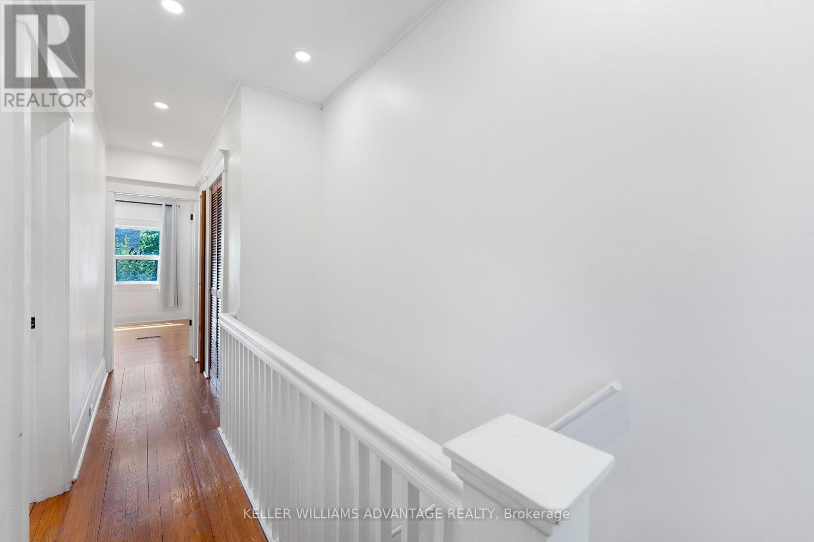 31 Hiltz Avenue, Toronto, Ontario  M4L 2N6 - Photo 8 - E12148162