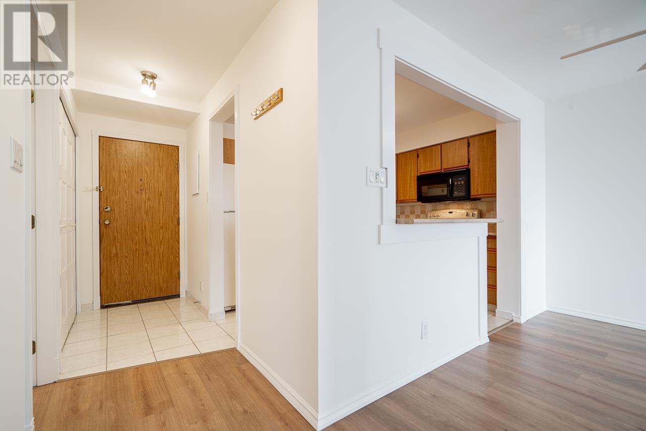 Property at 1404 615 BELMONT STREET image 2