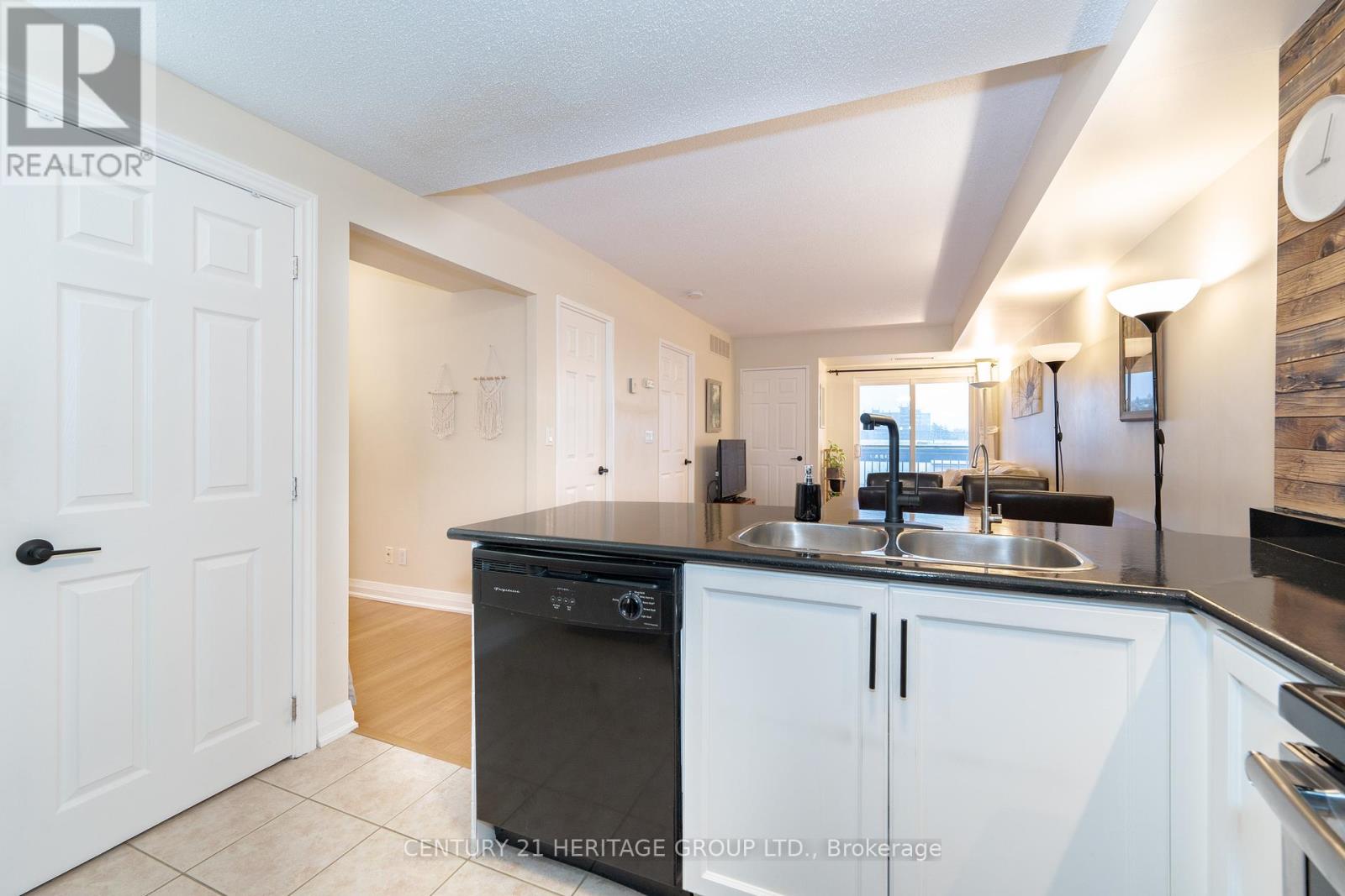401 - 35 Hunt Avenue, Richmond Hill, Ontario  L4C 4H1 - Photo 8 - N12161533