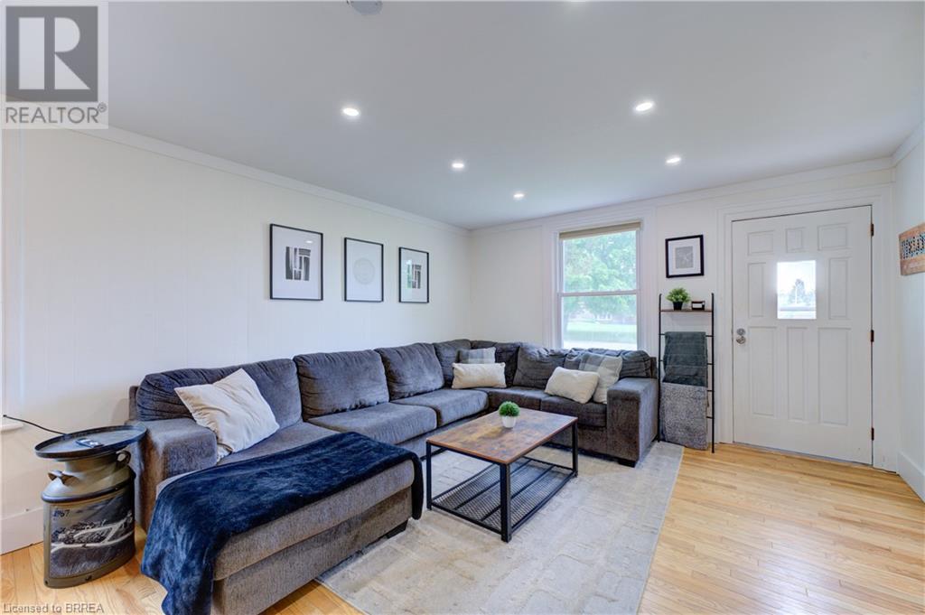 Property at 9 CURTIS Avenue S image 5