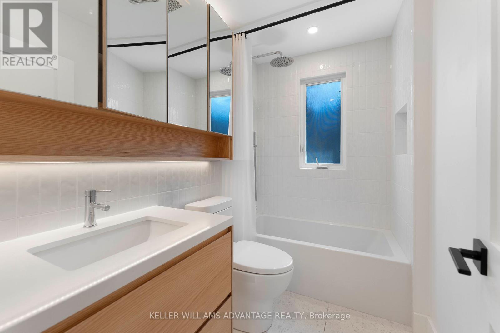 31 Hiltz Avenue, Toronto, Ontario  M4L 2N6 - Photo 10 - E12148162