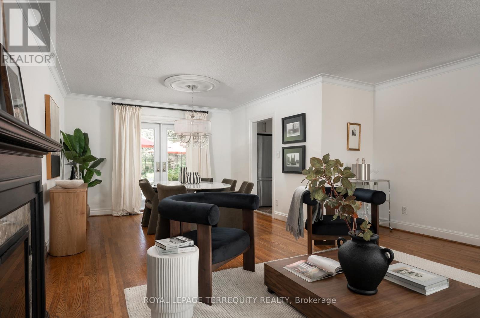 175 Prince Edward Drive S, Toronto, Ontario  M8Y 3W7 - Photo 11 - W12160172