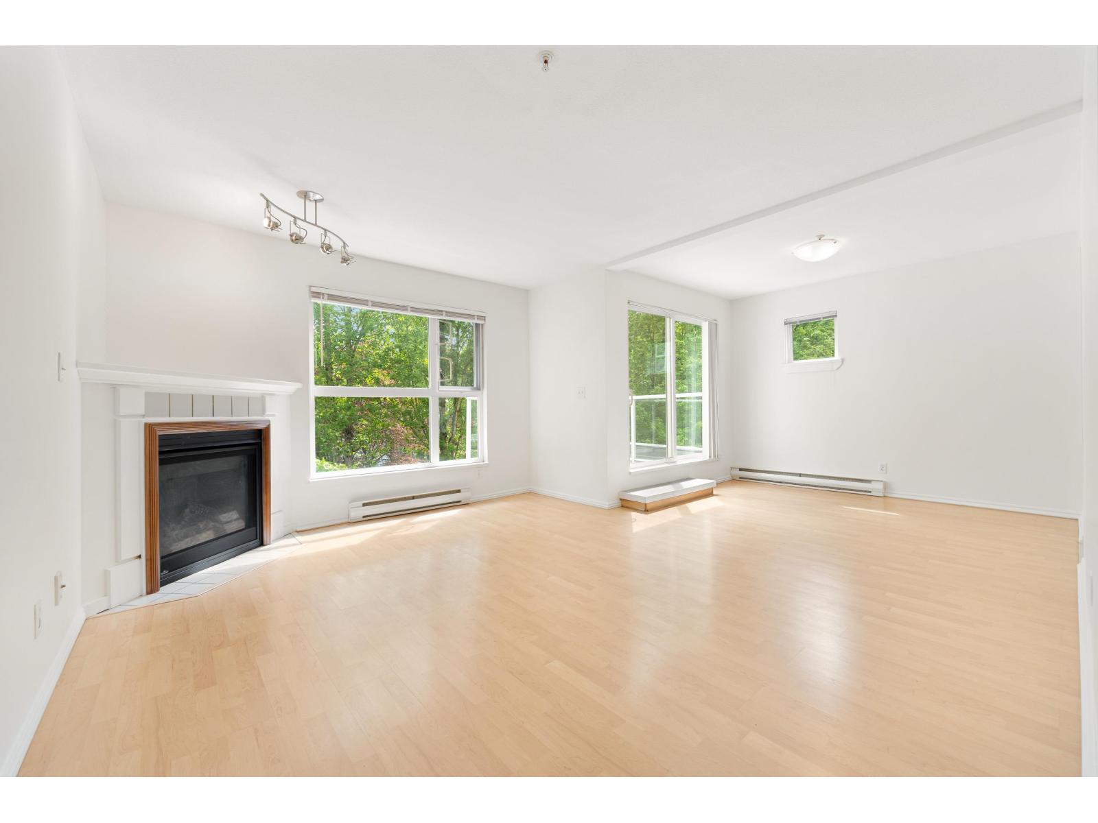 D303 9838 WHALLEY BOULEVARD, surrey, British Columbia