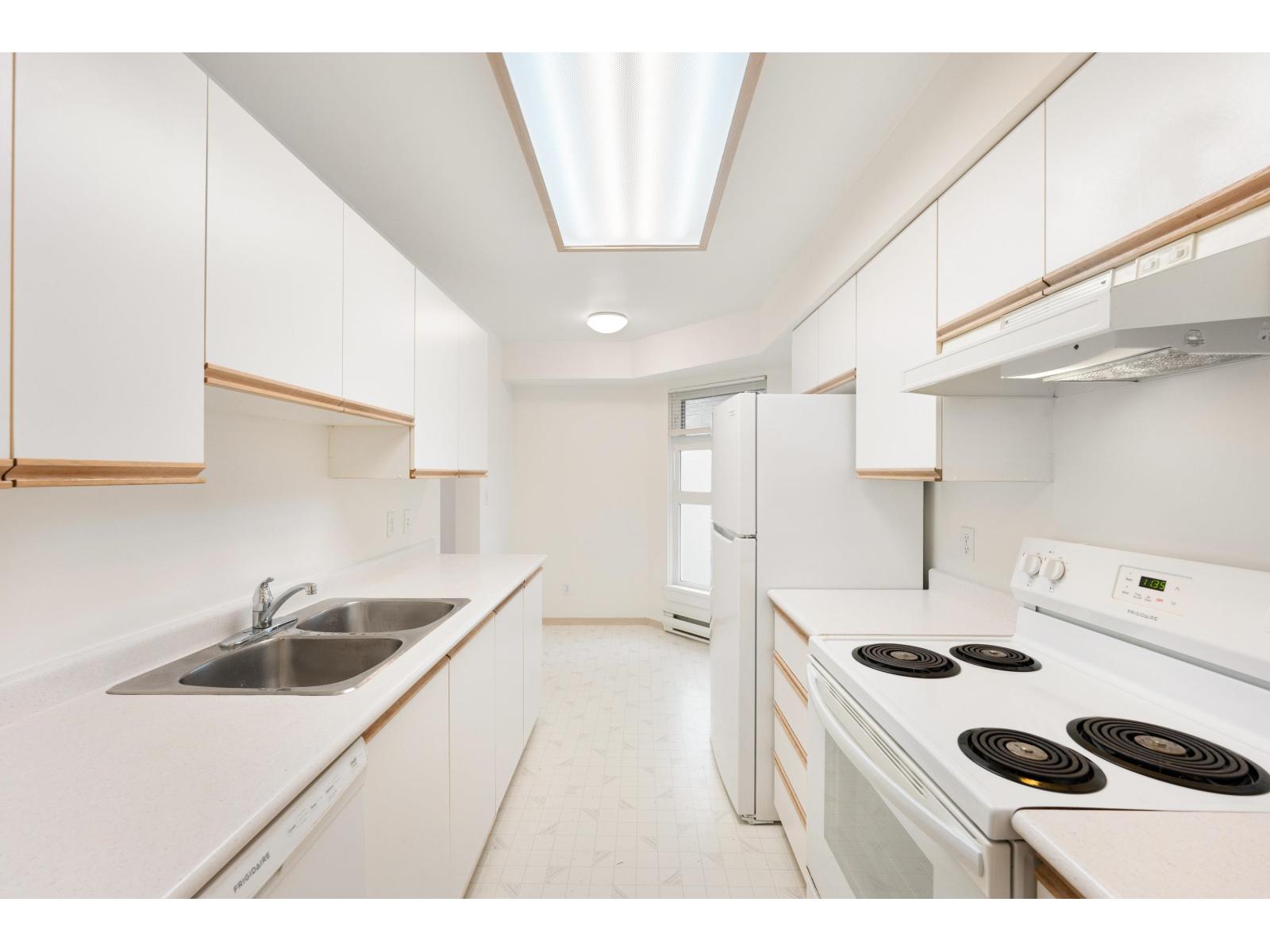 D303 9838 Whalley Boulevard, Surrey, British Columbia  V3T 5S8 - Photo 9 - R3005472