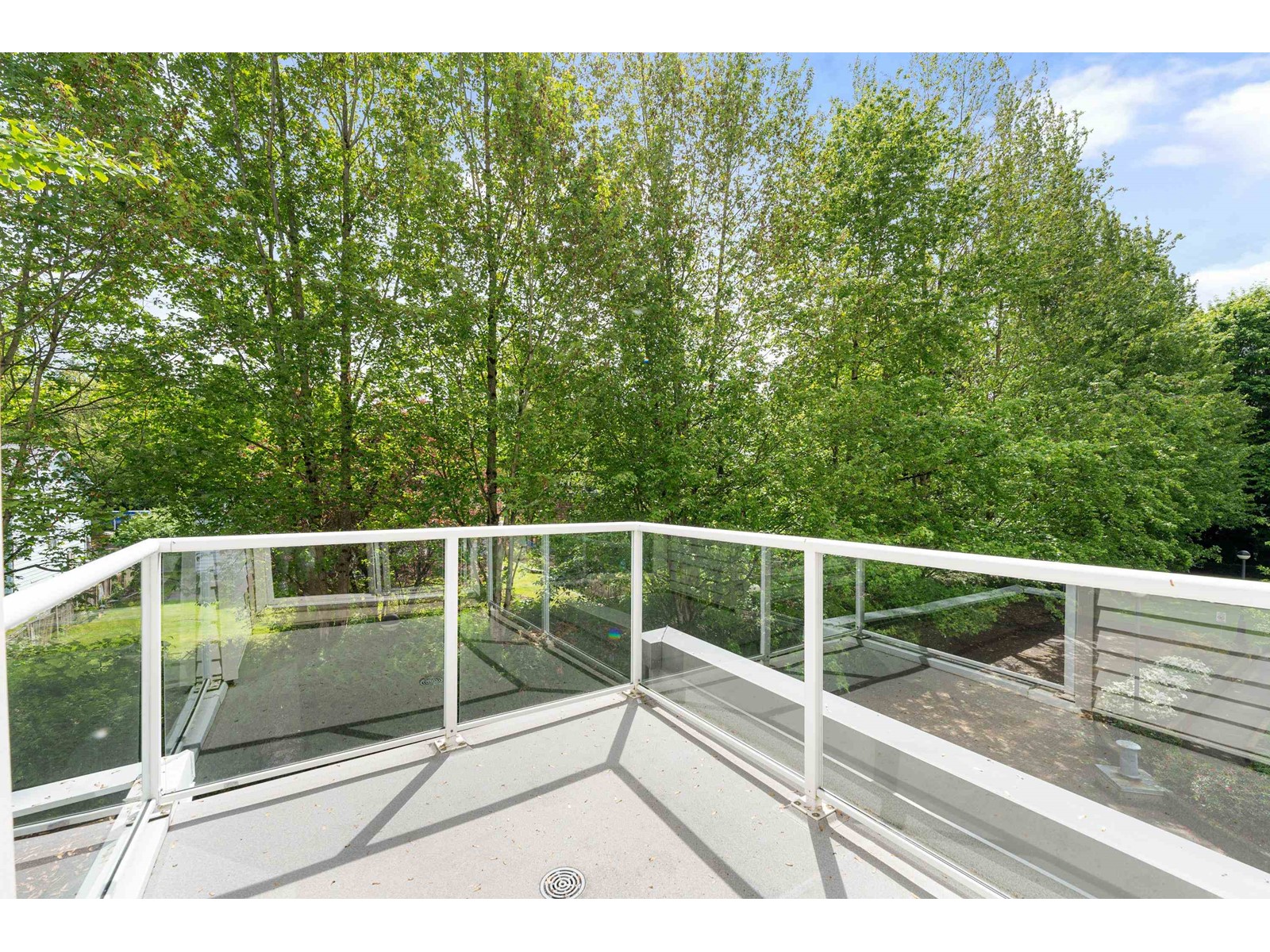 D303 9838 Whalley Boulevard, Surrey, British Columbia  V3T 5S8 - Photo 5 - R3005472
