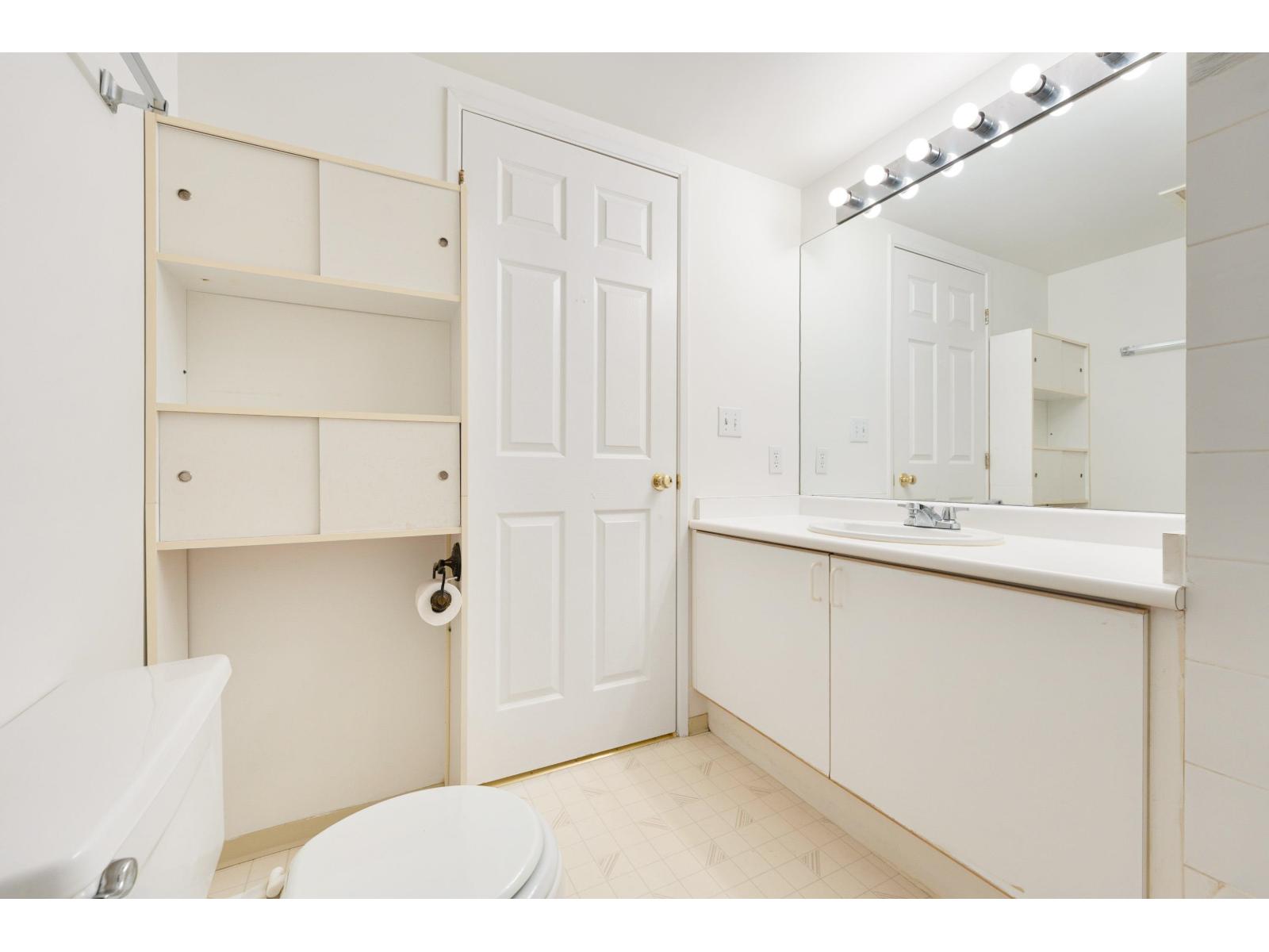 D303 9838 Whalley Boulevard, Surrey, British Columbia  V3T 5S8 - Photo 16 - R3005472