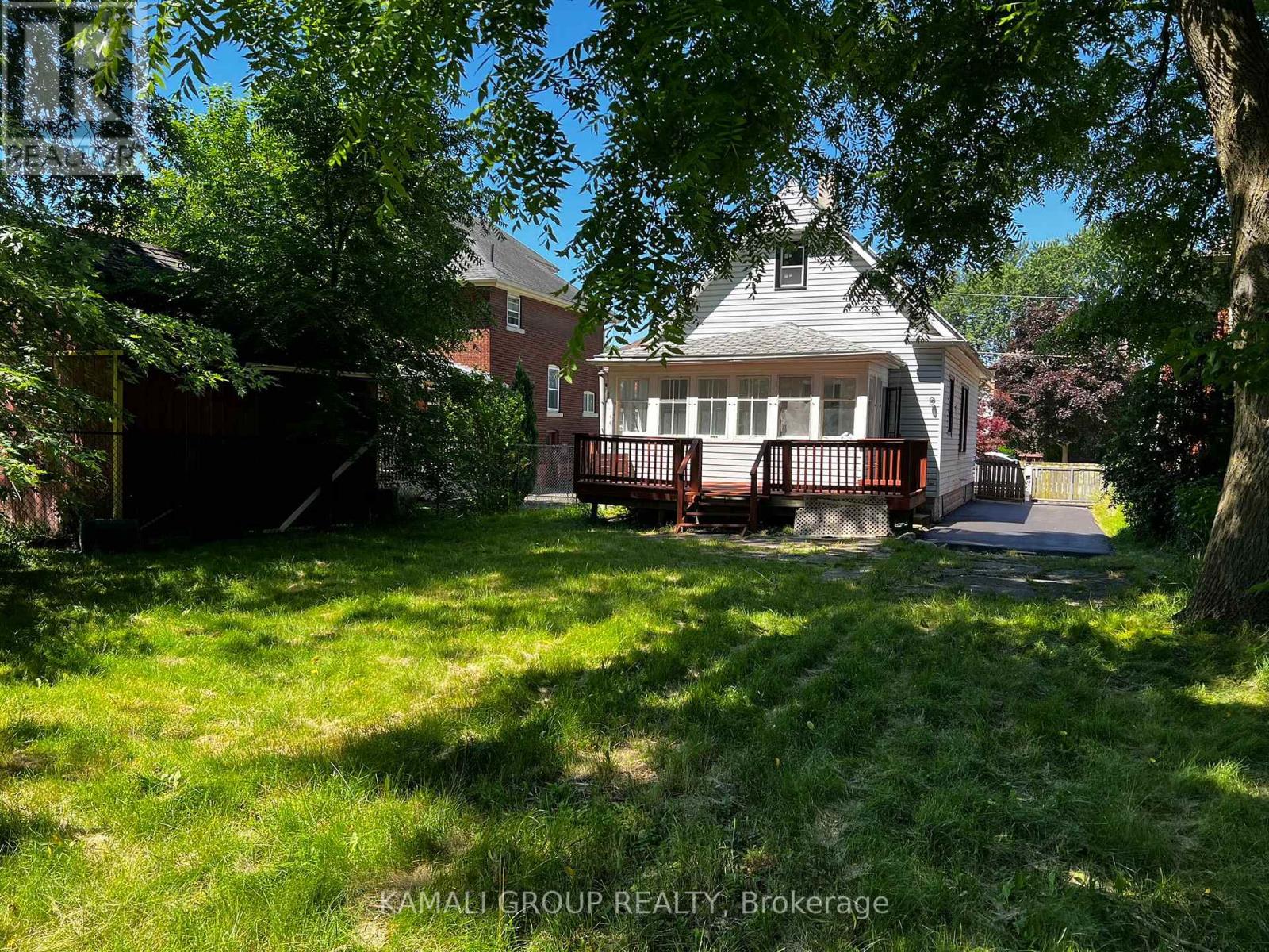 Main - 4554 Third Avenue, Niagara Falls, Ontario  L2E 4L2 - Photo 15 - X12163073