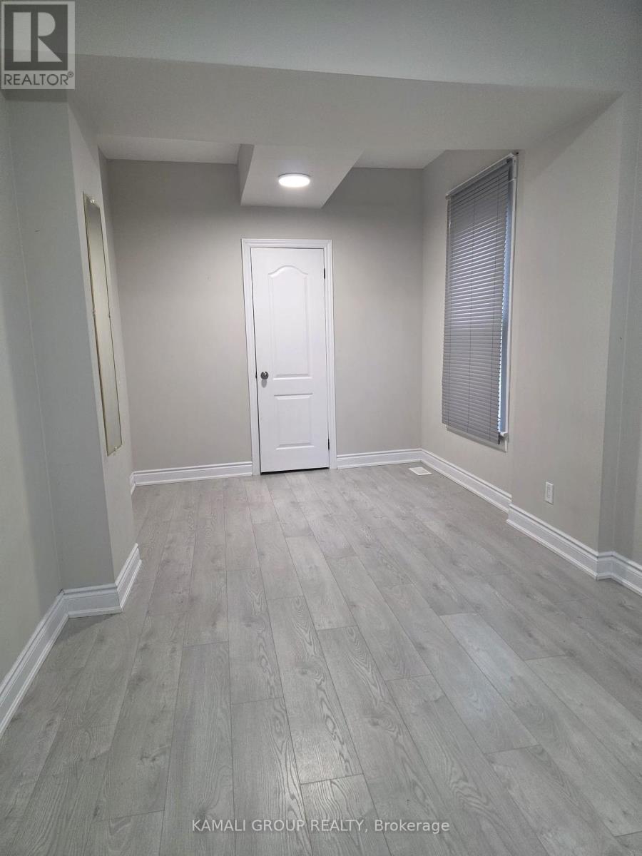 Main - 4554 Third Avenue, Niagara Falls, Ontario  L2E 4L2 - Photo 12 - X12163073