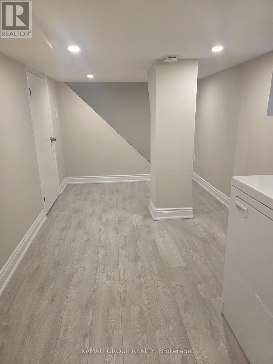 Main - 4554 Third Avenue, Niagara Falls, Ontario  L2E 4L2 - Photo 14 - X12163073