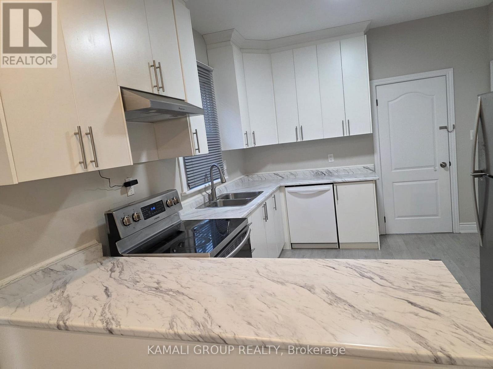 Main - 4554 Third Avenue, Niagara Falls, Ontario  L2E 4L2 - Photo 5 - X12163073