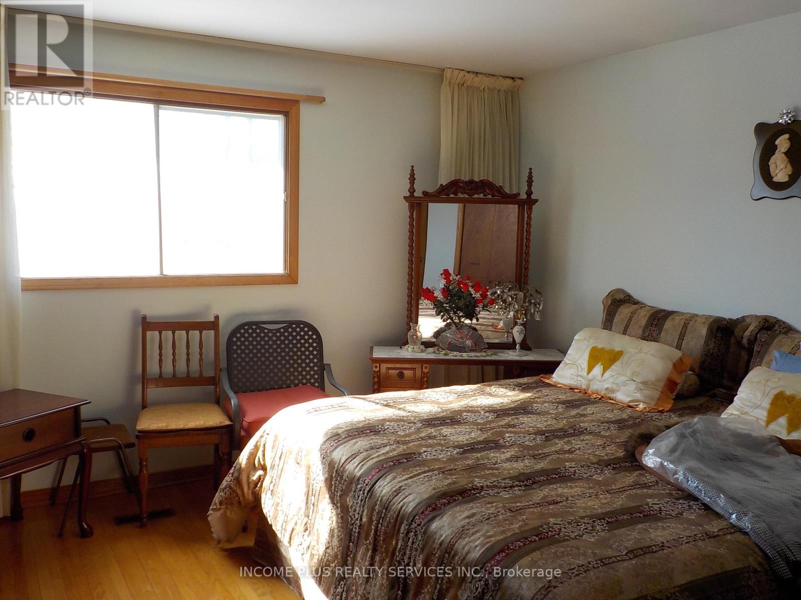 335 Ranee Avenue, Toronto, Ontario  M6A 1N9 - Photo 9 - W12048082