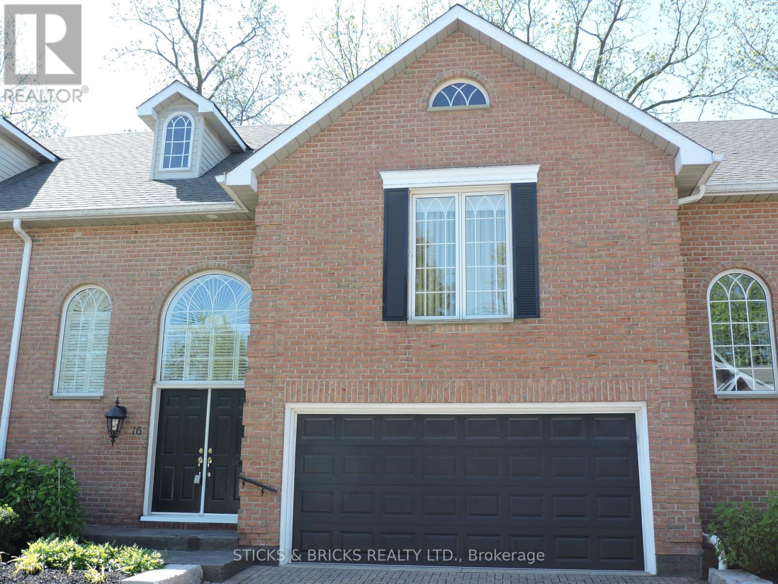 16 - 4667 Portage Road W, Niagara Falls, Ontario  L2E 6A9 - Photo 2 - X12027980