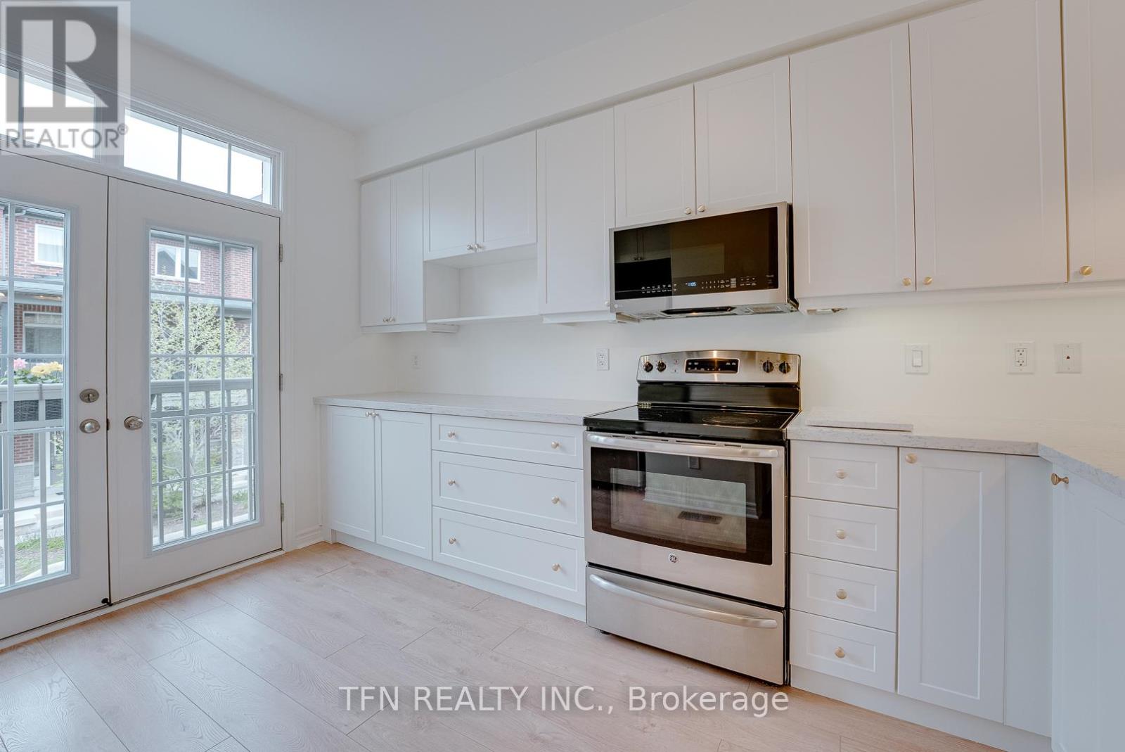 2360 Treversh Common, Burlington, Ontario  L7R 0C8 - Photo 3 - W12163296