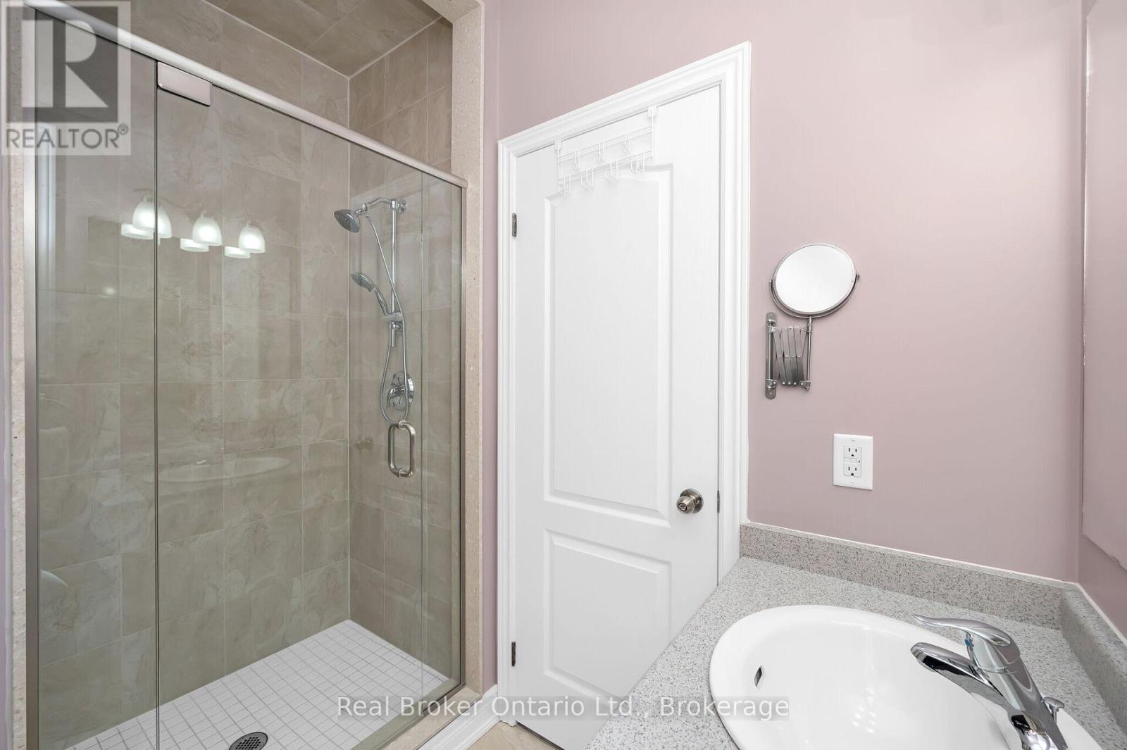 11 Sidare Court, Grimsby, Ontario  L3M 4E8 - Photo 8 - X12163540