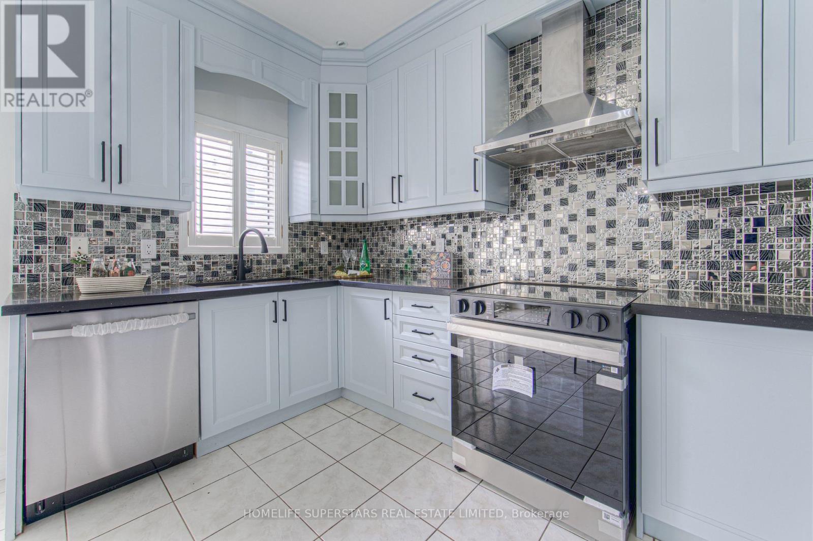 5676 Fantasia Manor, Mississauga, Ontario  L5M 7B1 - Photo 13 - W12163338