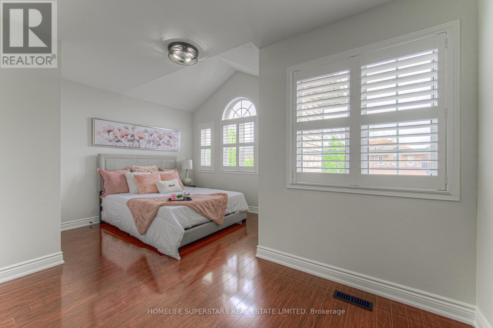 5676 Fantasia Manor, Mississauga, Ontario  L5M 7B1 - Photo 33 - W12163338