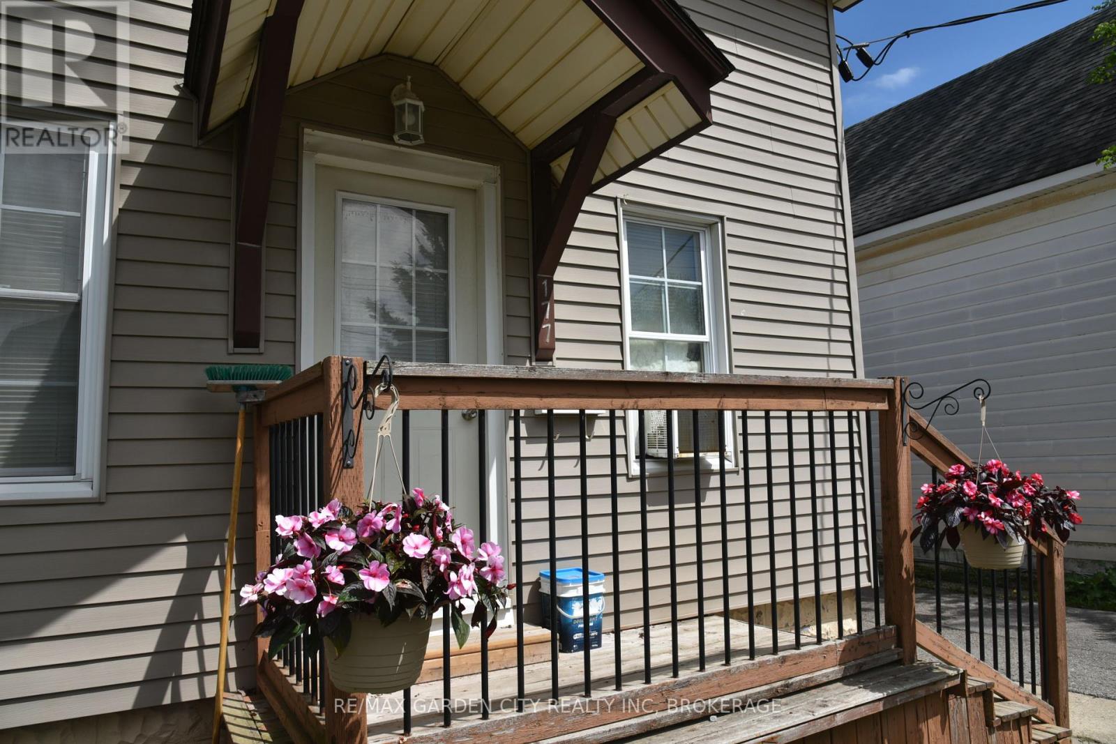 177 Erie Street, Port Colborne, Ontario  L3K 4M5 - Photo 2 - X12163436