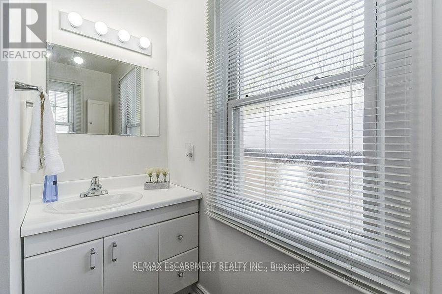 14 Walker Avenue, Hamilton, Ontario  L8G 1S6 - Photo 21 - X12163368