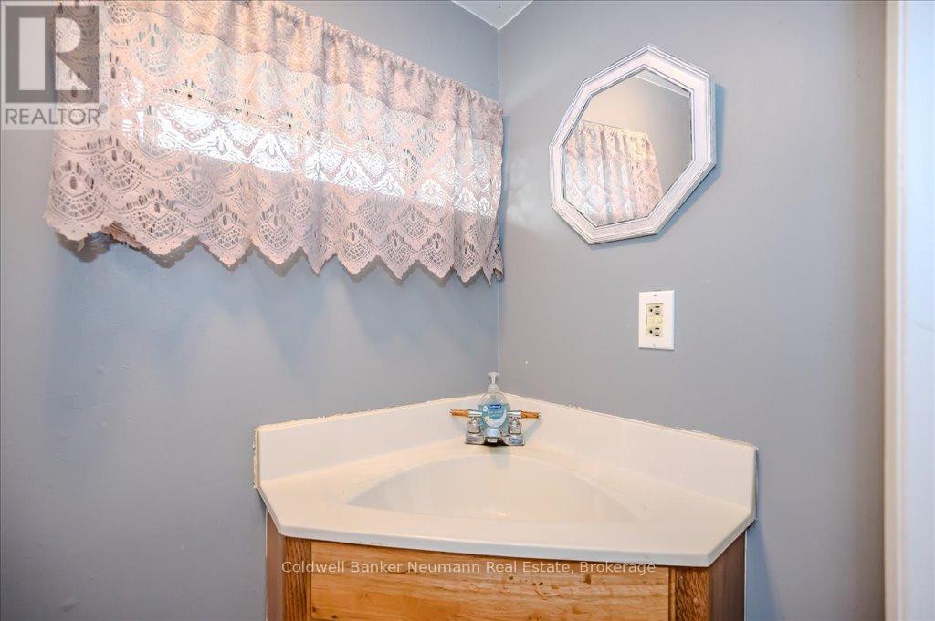22 Simcoe Street, Guelph, Ontario  N1E 3B8 - Photo 29 - X12163525