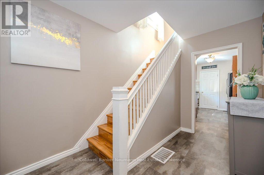 22 Simcoe Street, Guelph, Ontario  N1E 3B8 - Photo 8 - X12163525
