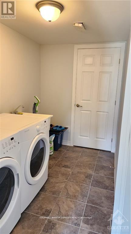 409 Rosingdale Street, Ottawa, Ontario  K2M 0L8 - Photo 3 - X12163413
