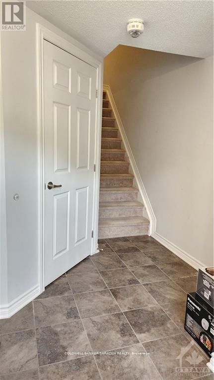 409 Rosingdale Street, Ottawa, Ontario  K2M 0L8 - Photo 4 - X12163413