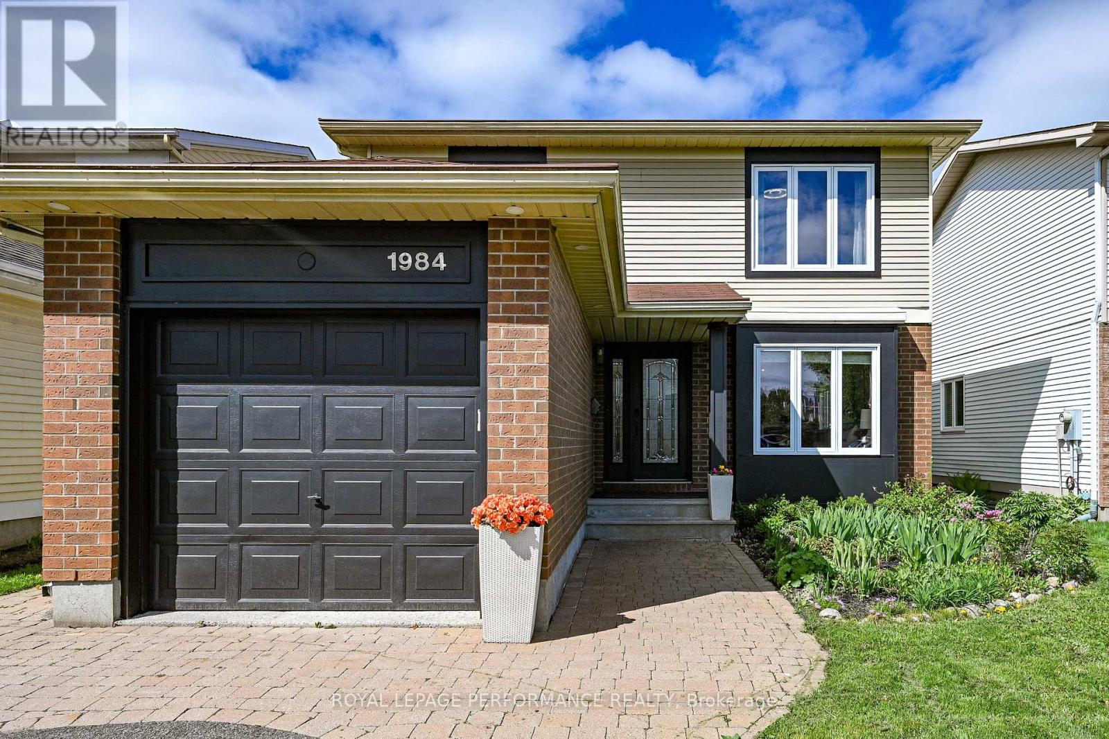 1984 Rolling Brook Drive, Ottawa, Ontario  K1W 1C7 - Photo 3 - X12163453