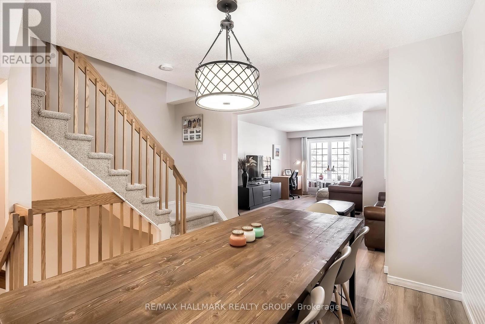 210 Provender Avenue, Ottawa, Ontario  K1K 4N7 - Photo 3 - X12163475