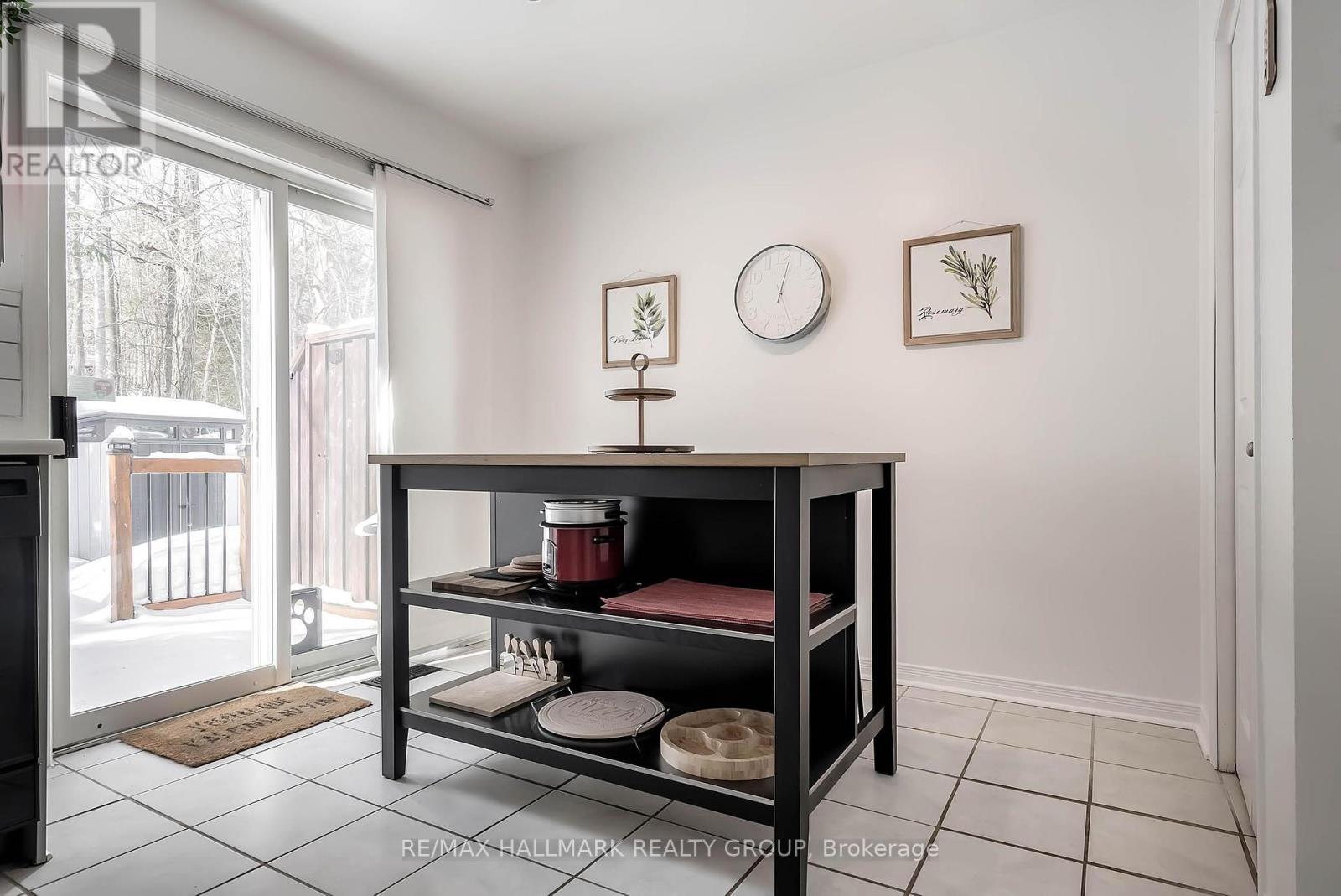 210 Provender Avenue, Ottawa, Ontario  K1K 4N7 - Photo 7 - X12163475