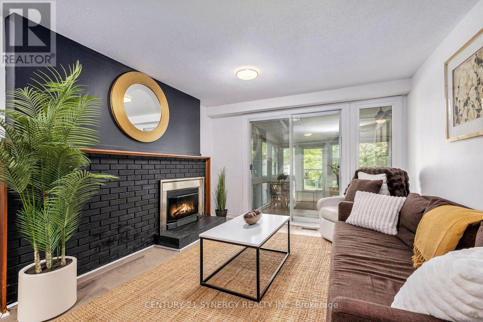 127 Woodfield Drive, Ottawa, Ontario  K2G 0A1 - Photo 3 - X12163509
