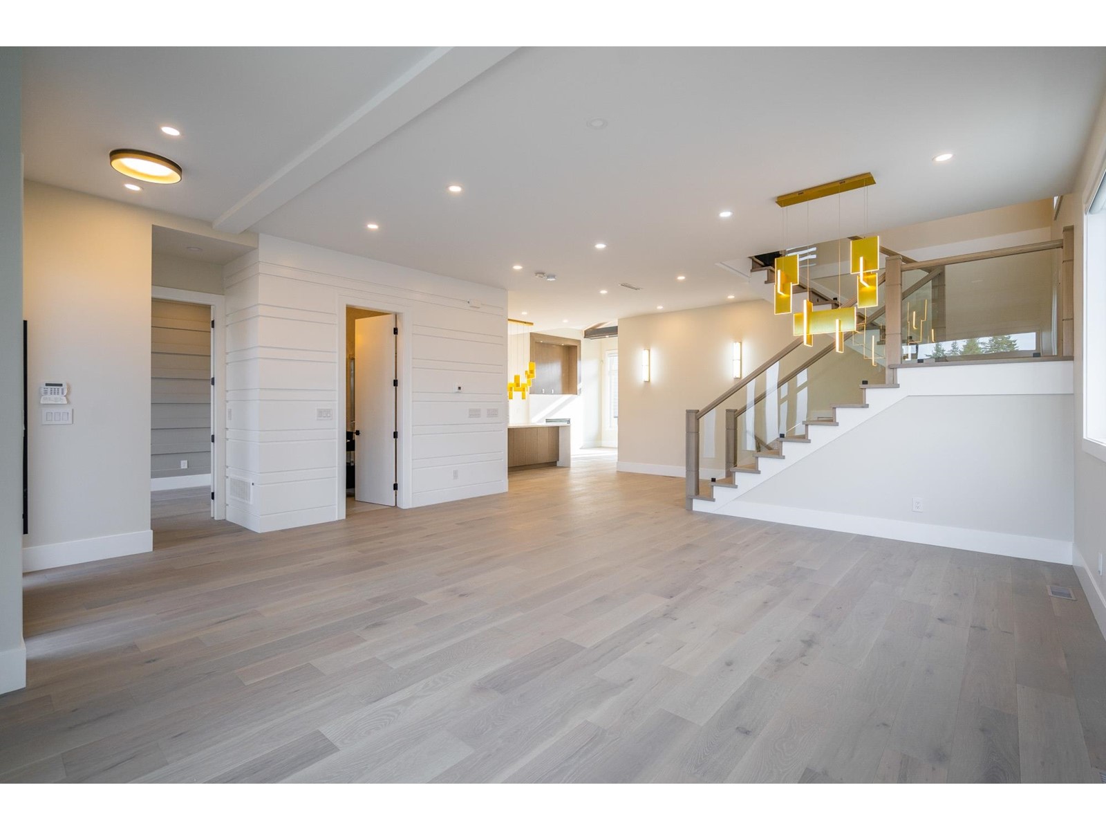 16548 22 Avenue, Surrey, British Columbia  V3Z 0V6 - Photo 4 - R3004722
