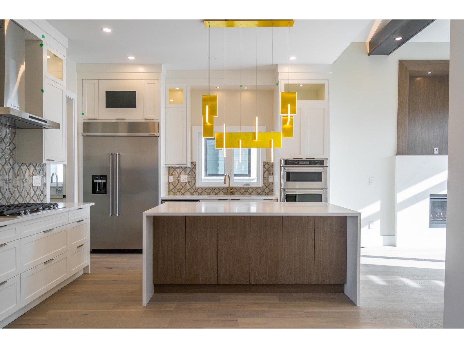 16548 22 Avenue, Surrey, British Columbia  V3Z 0V6 - Photo 2 - R3004722