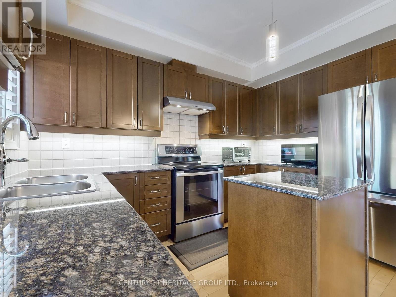 127 Mill Road, Toronto (Markland Wood), Ontario  M9C 1X9 - Photo 11 - W12162832