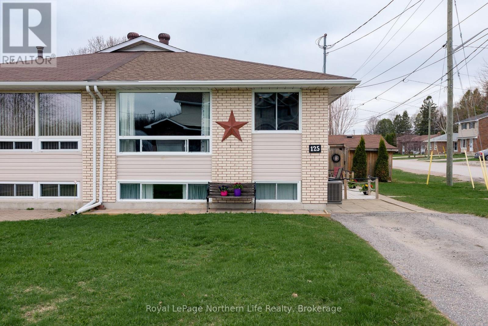 125 Johnston Road, North Bay, Ontario  P1B 8G1 - Photo 2 - X12163574