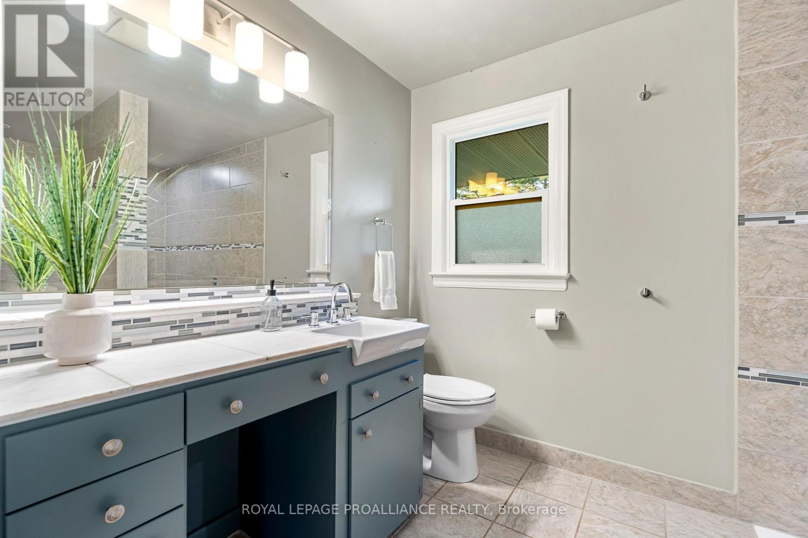 7 Hutton Drive, Belleville, Ontario  K8P 1E9 - Photo 13 - X12163246