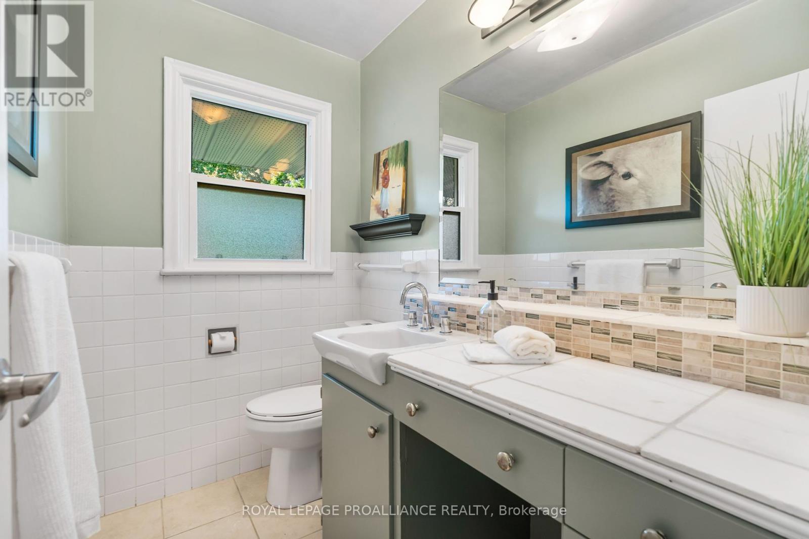 7 Hutton Drive, Belleville, Ontario  K8P 1E9 - Photo 12 - X12163246