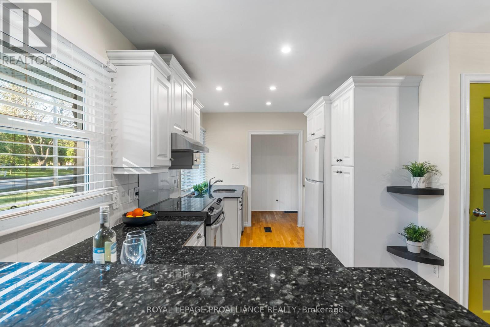 7 Hutton Drive, Belleville, Ontario  K8P 1E9 - Photo 7 - X12163246